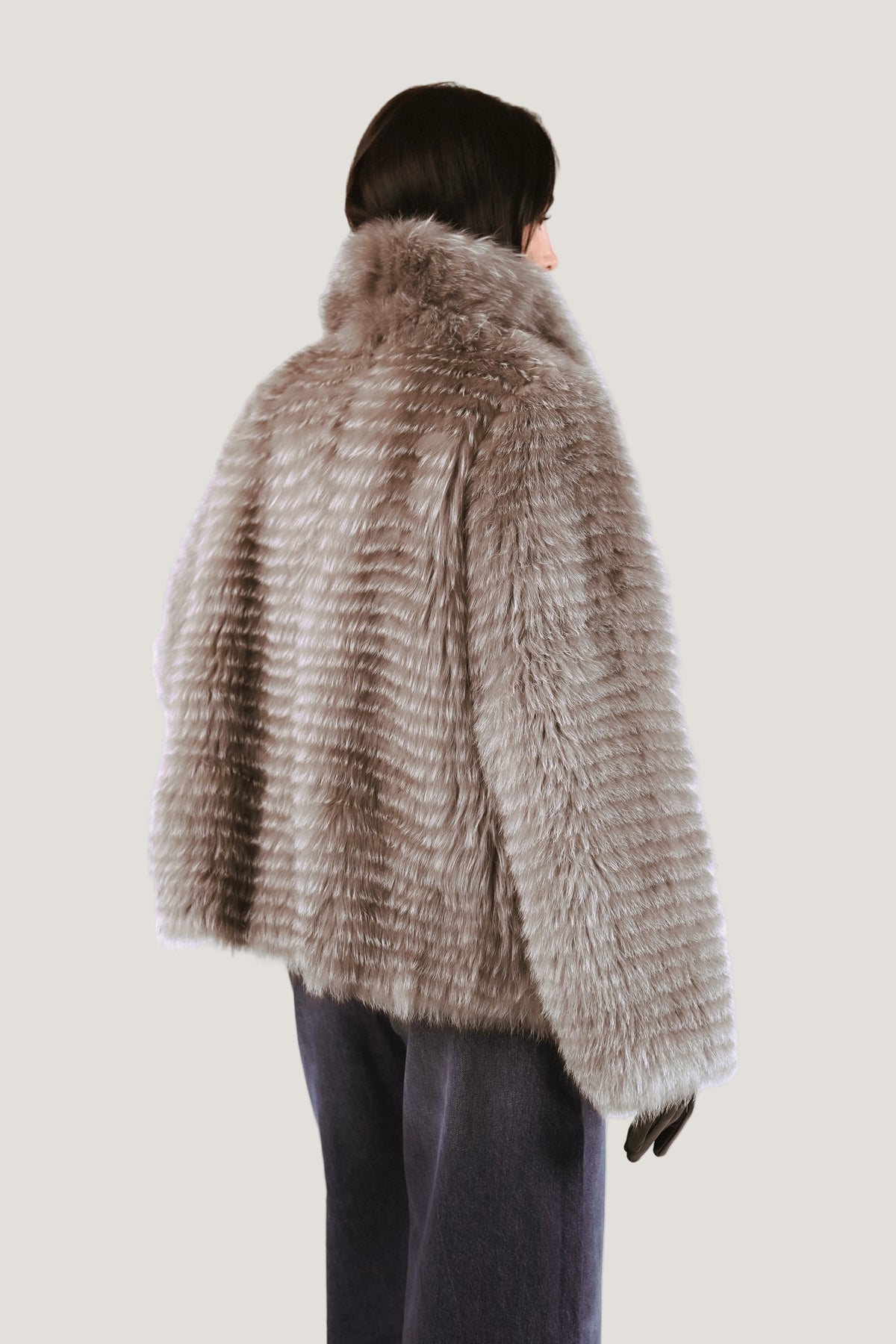 luxury jacket from real fox with collar in silver kožich z pravé stříbrné lišky finefurs saga furs back view